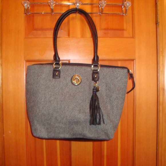 TOMMY HILFIGER PURSE GRAY TWEED FABRIC WITH BLACK LEATHER HANDLES - Picture 2 of 4